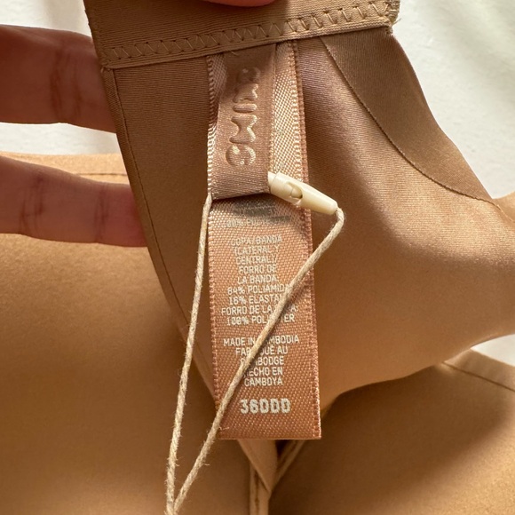 SKIMS Tan Seamless Bra - Picture 3 of 3